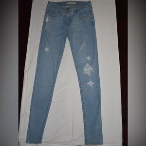 Size 25 Levi Strauss & Co super skinny jeans in light blue.